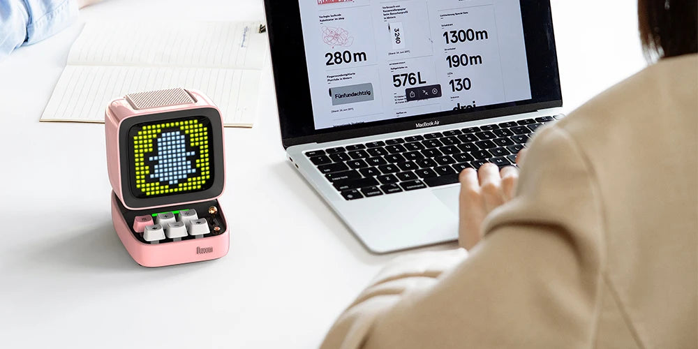 سماعة Divoom Ditoo-Pro بكسل آرت ريترو - سماعة بلوتوث محمولة مع منبه وشاشة LED قابلة للتخصيص هدية لطيفة للمنزل